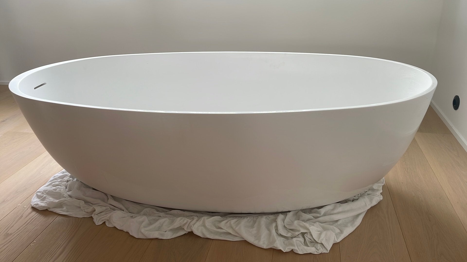Ovaal Solferino ligbad, met certificaat en serienummer., Ophalen, Nieuw, Met bad