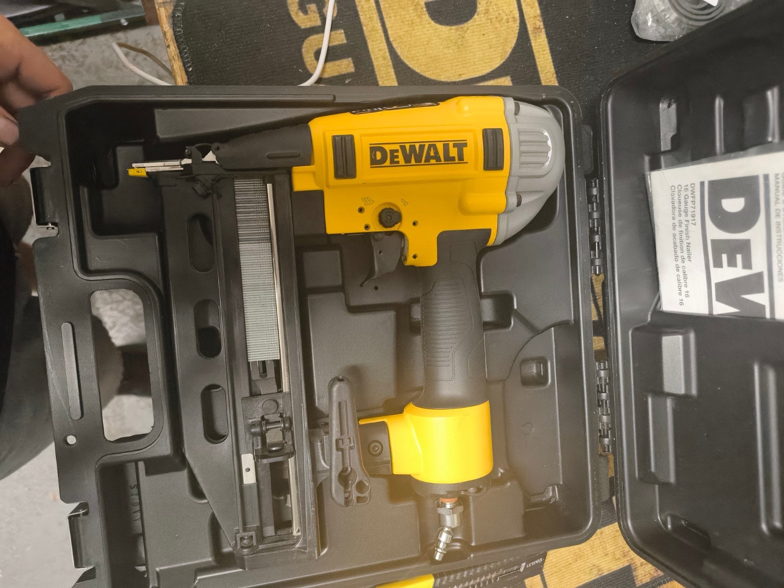 DeWalt Tacker/Nietmachine DWF P71917, Ophalen, Zo goed als nieuw, Tacker/nietmachine, DeWalt