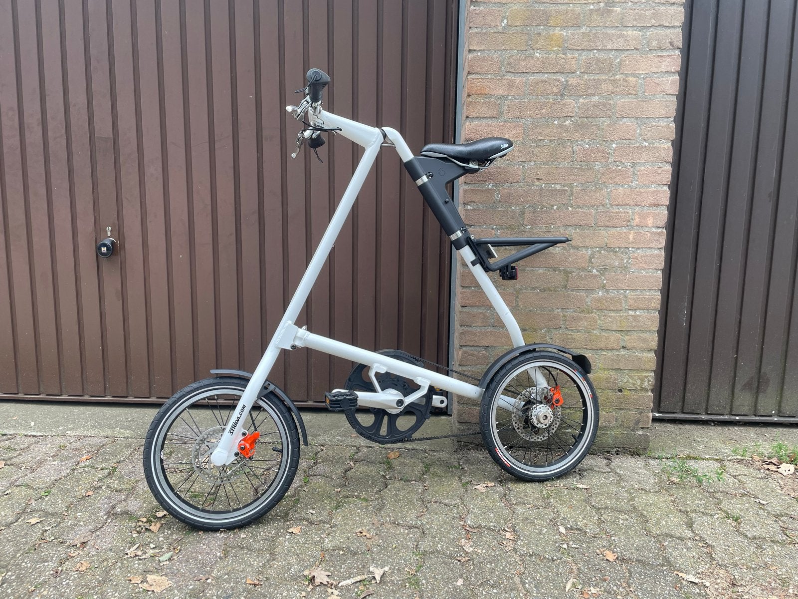 Strida vouwfiets wit met Kevlar aandrijfband en schijfremmen, Fietsen en Brommers, Fietsen | Vouwfietsen, Overige merken, Gebruikt