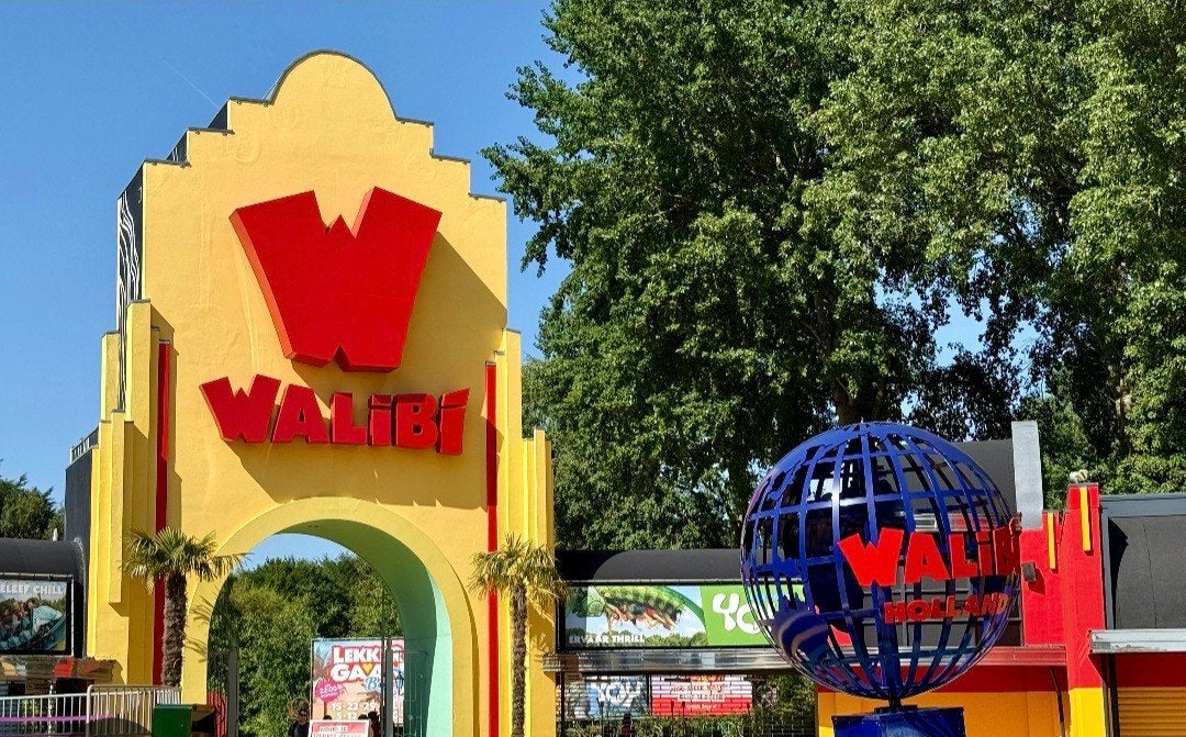 Overnachting voor 4 personen walibi holland + entree, Drie personen of meer, Arrangement, Ticket of Toegangskaart