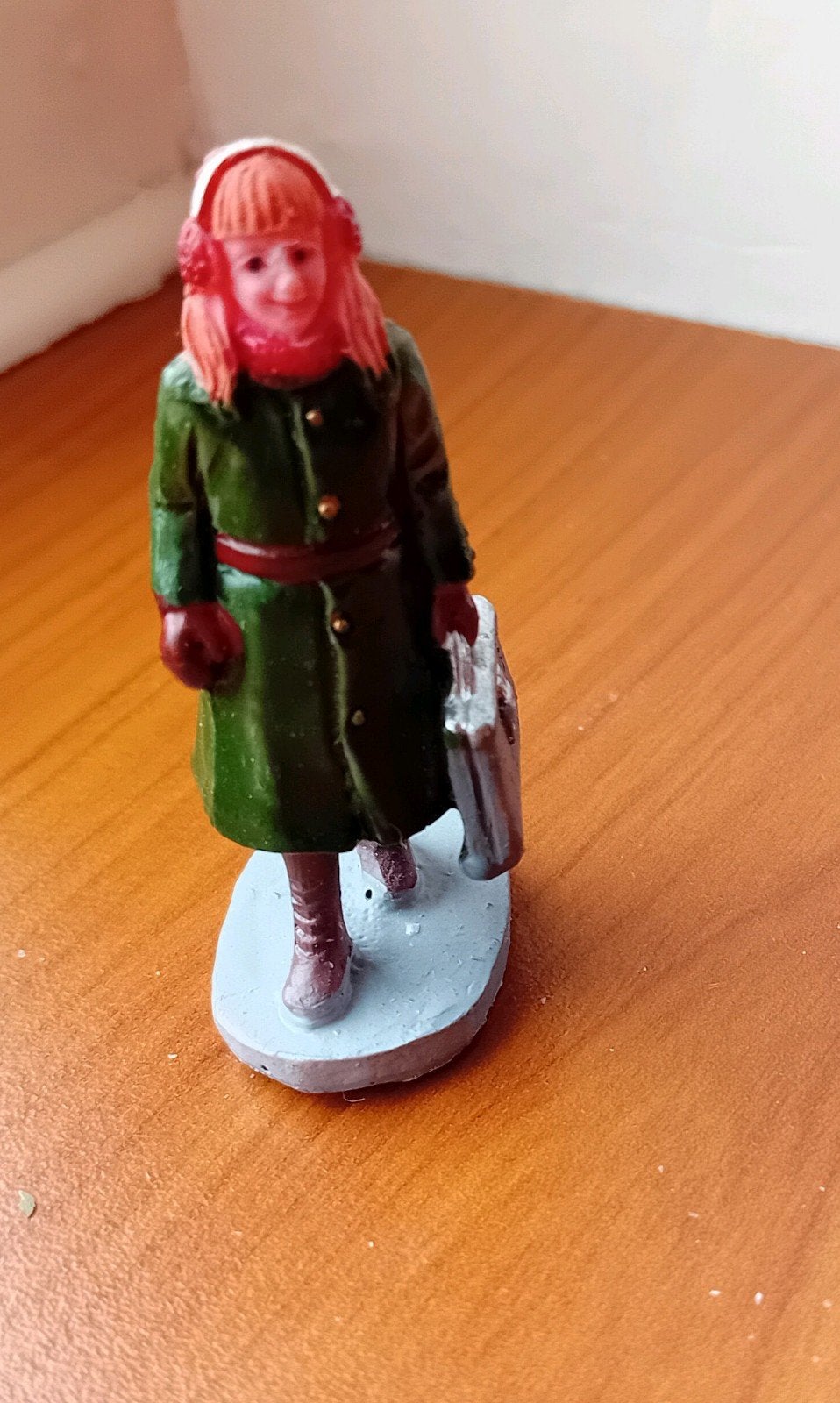 Lemax dame op reis, Lemax figuur Kerstdorp, Ophalen of Verzenden