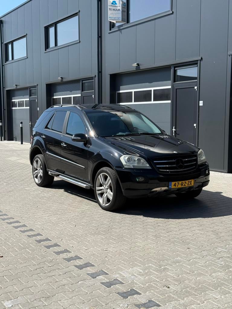 Mercedes-Benz M-Klasse 3.5 Ml350 4MATIC AUT 2005 Zwart, Auto's, Automaat, Stof, Zwart, Zwart
