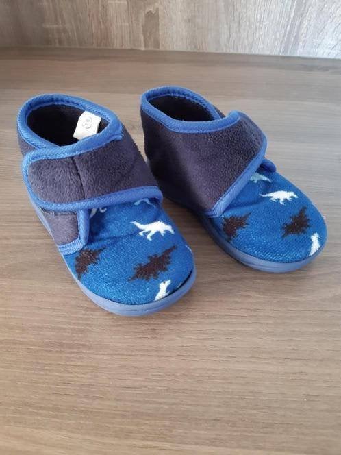 K72 Pantoffels dino's maat 24, Gebruikt, Overige typen, Ophalen of Verzenden, Jongen