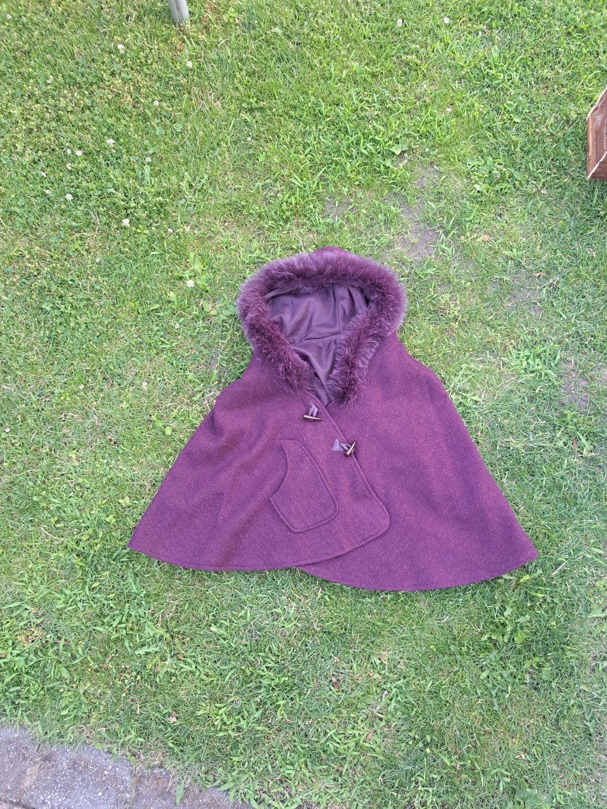 Paarse poncho met muts EN zakken, Kleding | Dames, Ophalen of Verzenden, Nieuw, Paars
