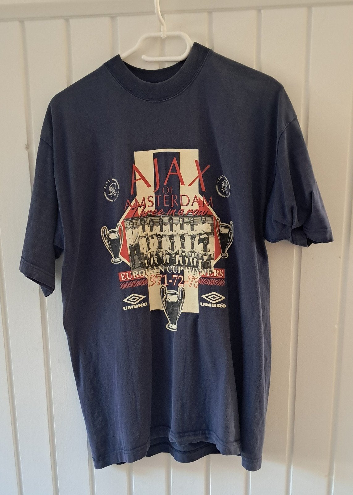 Vintage Ajax Umbro T-shirt - European Cup Winners XL, Verzamelen, Sportartikelen en Voetbal, Ophalen of Verzenden, Ajax, Shirt