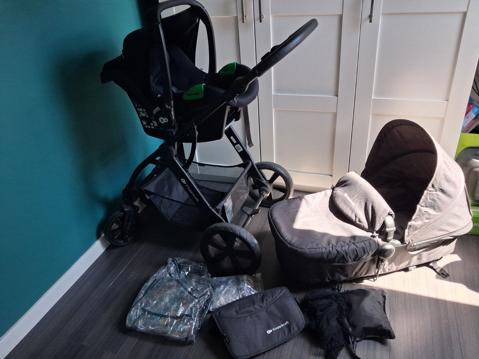 Kinderkraft 3-in-1 Kinderwagen Zwart met Maxi-Cosi en Extra, Kinderen en Baby's, Kinderwagens en Combinaties, Gebruikt, Combiwagen