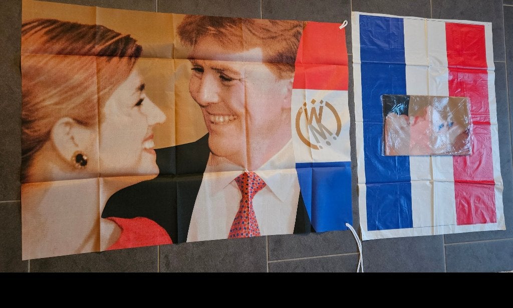 Alexander & Maxima 2x verlovingsvlag +1 kleine Nederl.vlag !, Verzamelen, Ophalen of Verzenden, Nieuw, Nederland, Overige typen