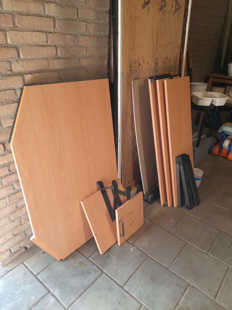 Ikea Jerker bureau - Robuust en verstelbaar, Gebruikt, In hoogte verstelbaar, Hout, Bruin