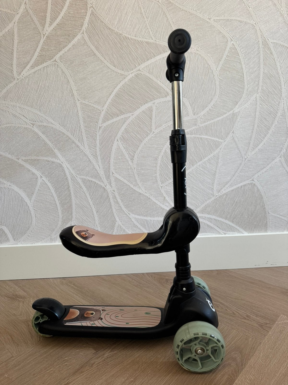 MoMi Kiuru kinderstep en loopfiets 2-in-1., Fietsen en Brommers, Steps, Verzenden, Zo goed als nieuw, Gewone step