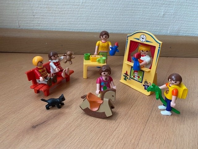 Playmobil, poppenkast met poppen, hobbelpaard, handpop etc, Ophalen of Verzenden, Gebruikt