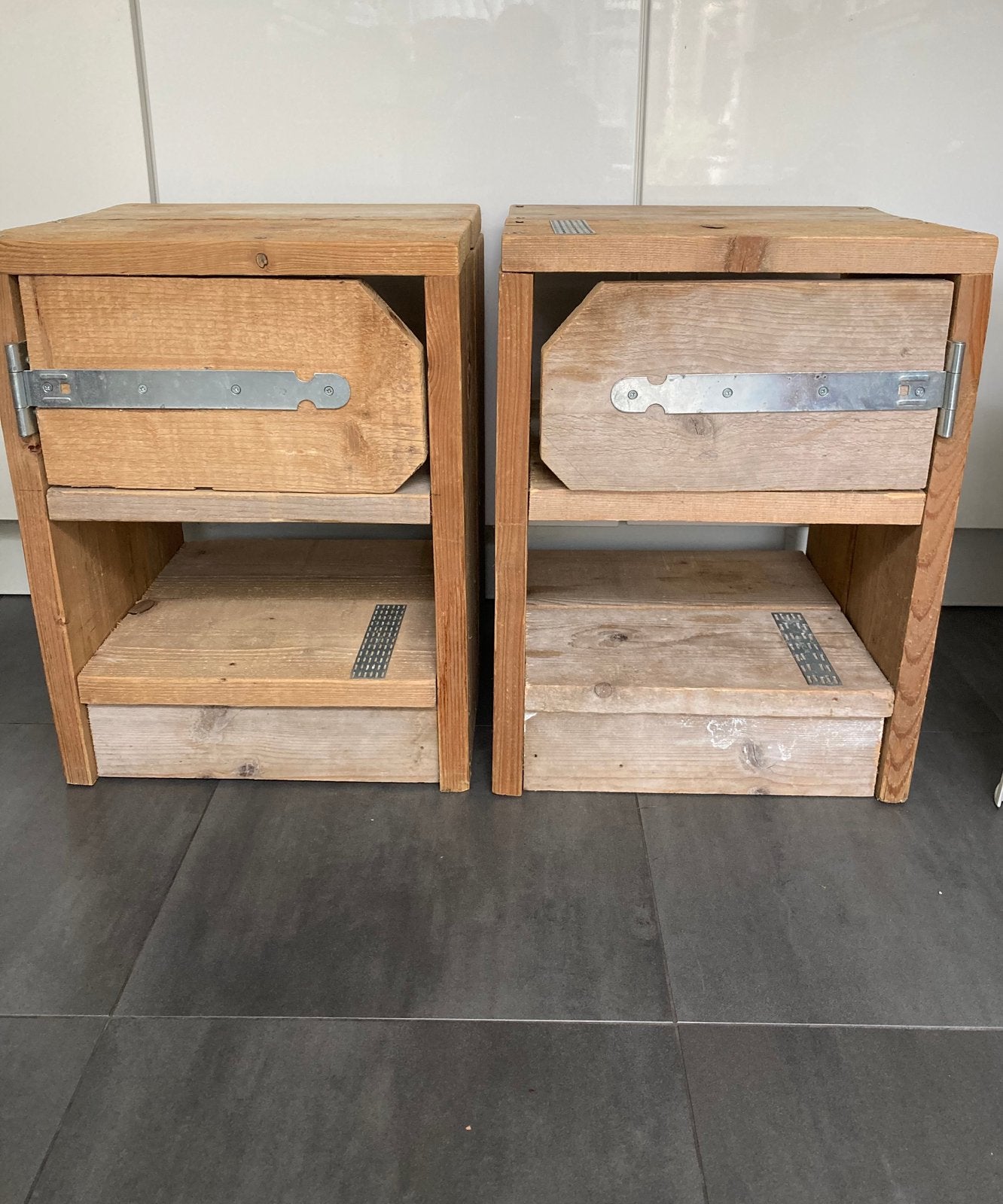 Set van 2 steigerhouten bijzettafeltjes)/nacht) kastjes, Minder dan 55 cm, Gebruikt, Industrieel, Rechthoekig