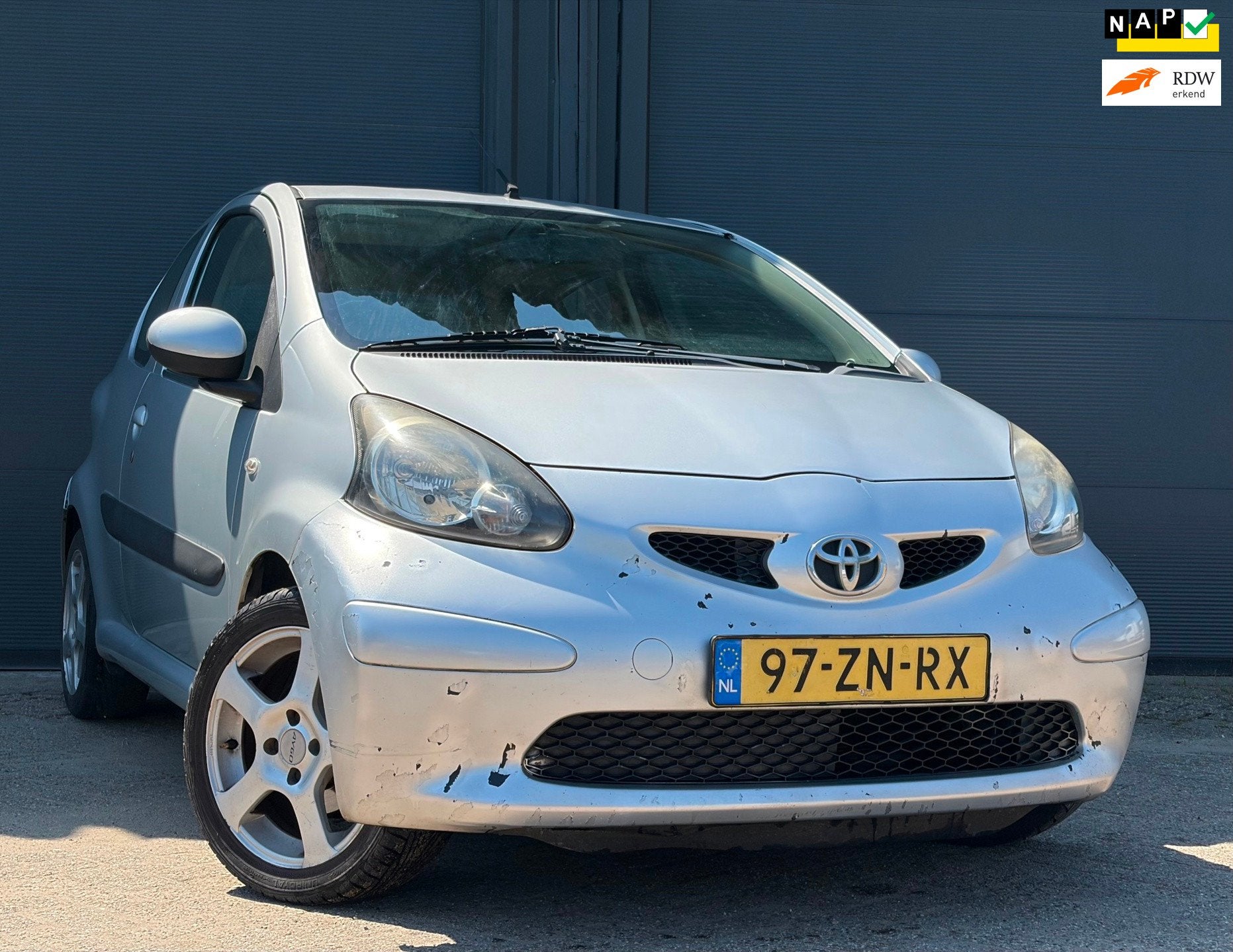 Toyota Aygo 1.0 | 3 Deurs | E - Pakket | Sportvelgen |, Voorwielaandrijving, Gebruikt, 4 stoelen, 68 pk