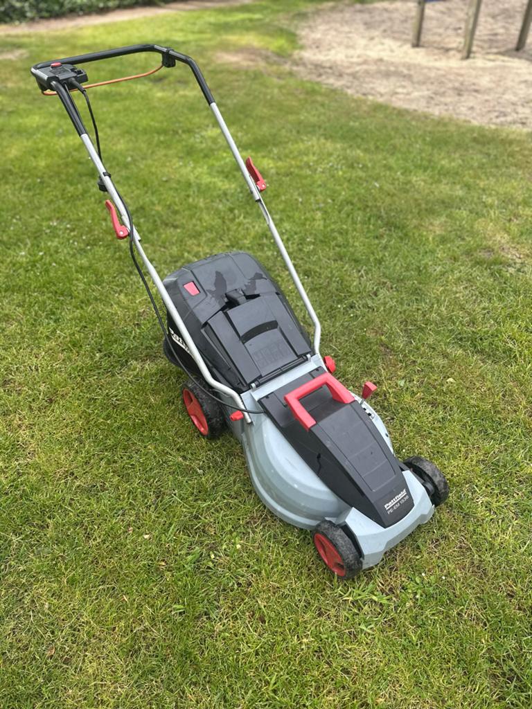 Pattfield PE-EM 1536 Elektrische Grasmaaier - Zo goed als ni, Tuin en Terras, Ophalen, Cirkelmaaier, Elektrische grasmaaier, Zo goed als nieuw