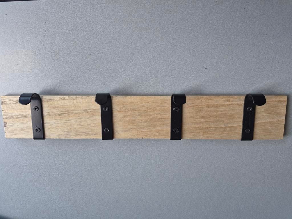 Houten kapstok met 4 metalen haken, Huis en Inrichting, Kasten | Boekenkasten, Overige houtsoorten, Met plank(en), Minder dan 50 cm