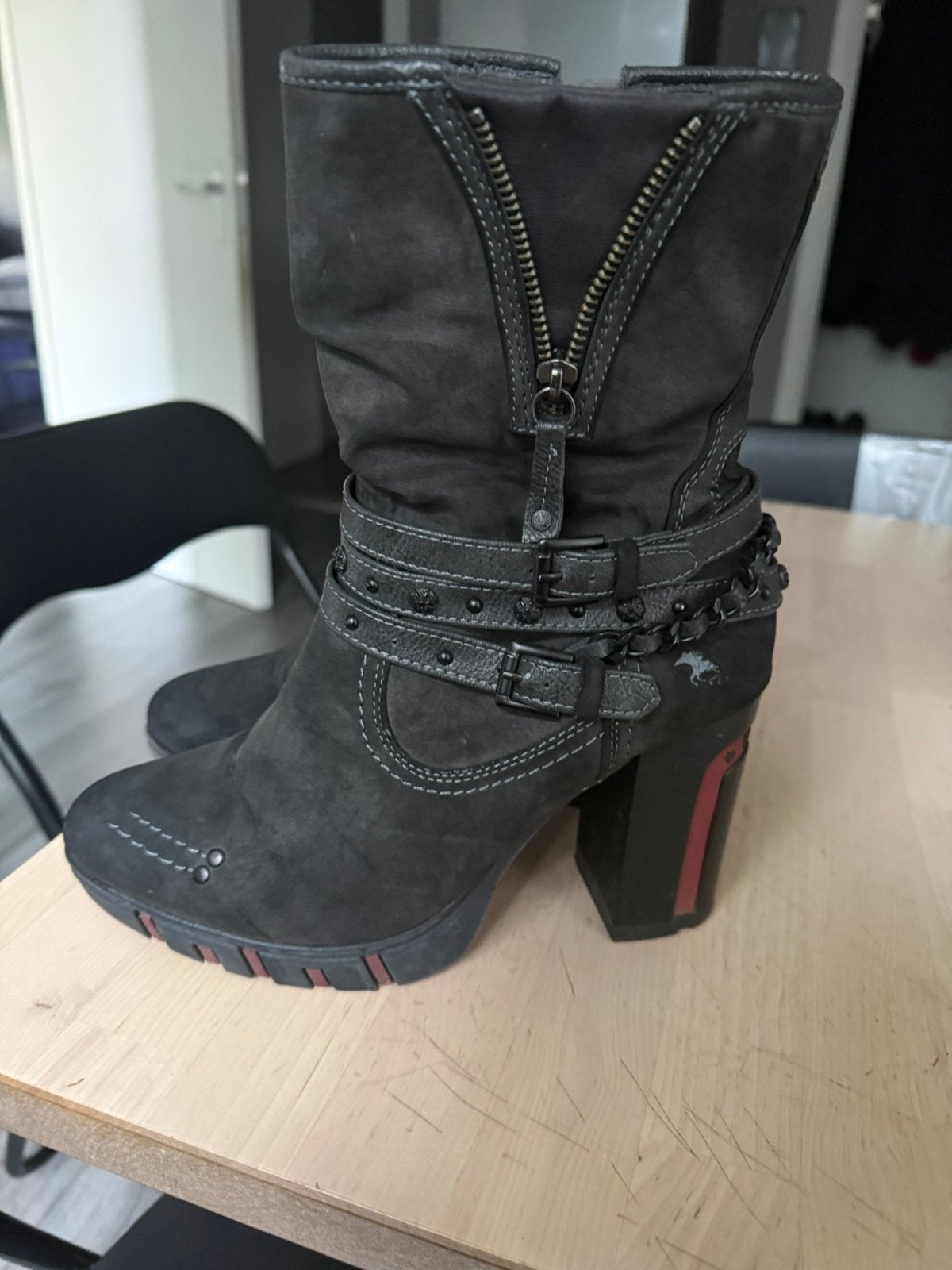 Mustang enkellaarsjes als nieuw leer maat 40, Kleding | Dames, Schoenen, Ophalen of Verzenden, Zo goed als nieuw, Grijs