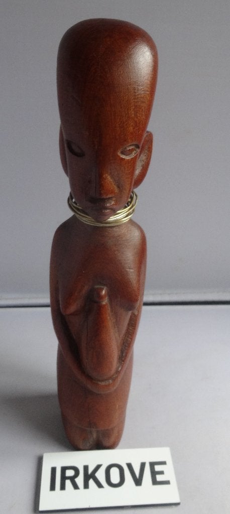VROUW MET KRUIK * Houten Beeldje *, Antiek en Kunst, Minder dan 20 cm, Verzenden, Handgemaakt, Beeld