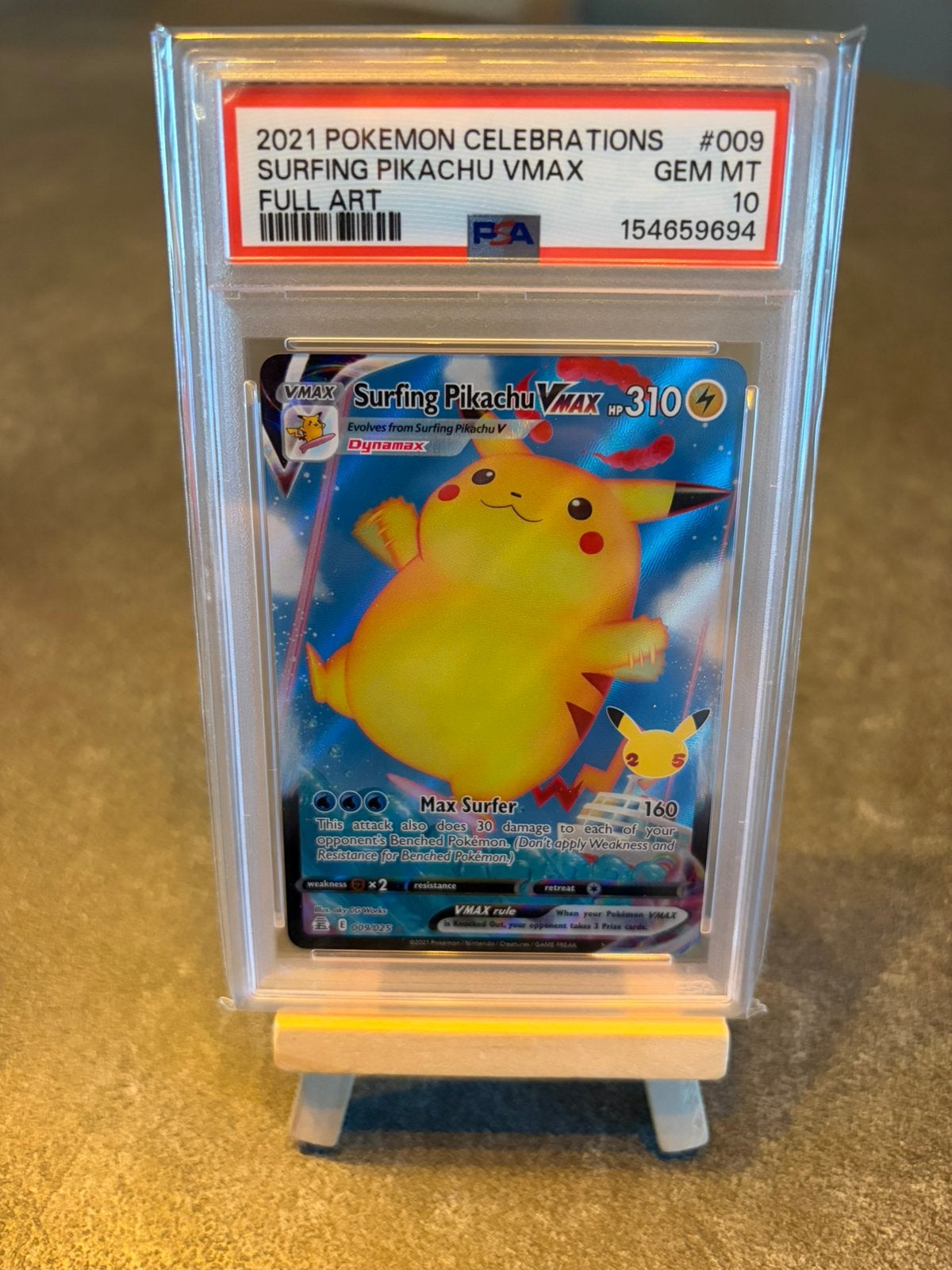 Surfing Pikachu Vmax 009 Pokémon Celebrations Graded PSA 10, Ophalen of Verzenden, Zo goed als nieuw