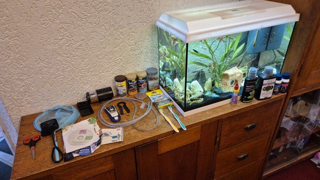 Compleet aquarium met toebehoren, Dieren en Toebehoren, Ophalen, Gebruikt, Inclusief vissen, Gevuld zoetwateraquarium