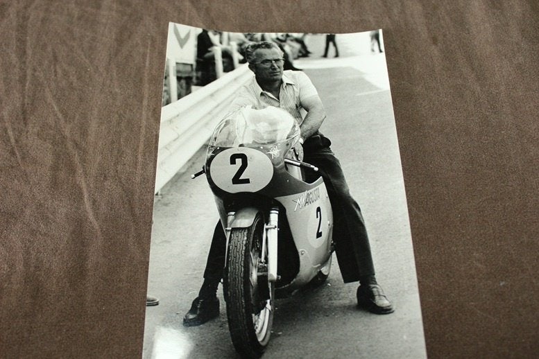 foto Magni MV Agusta racer chef in pits, Motoren, Handleidingen en Instructieboekjes, Ophalen of Verzenden, MV Agusta