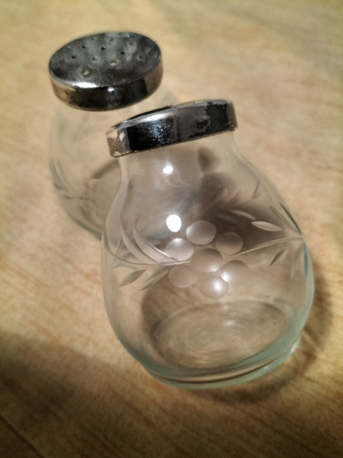 Vintage Glazen Zout- en Pepervaatjes met Gravering, Ophalen of Verzenden