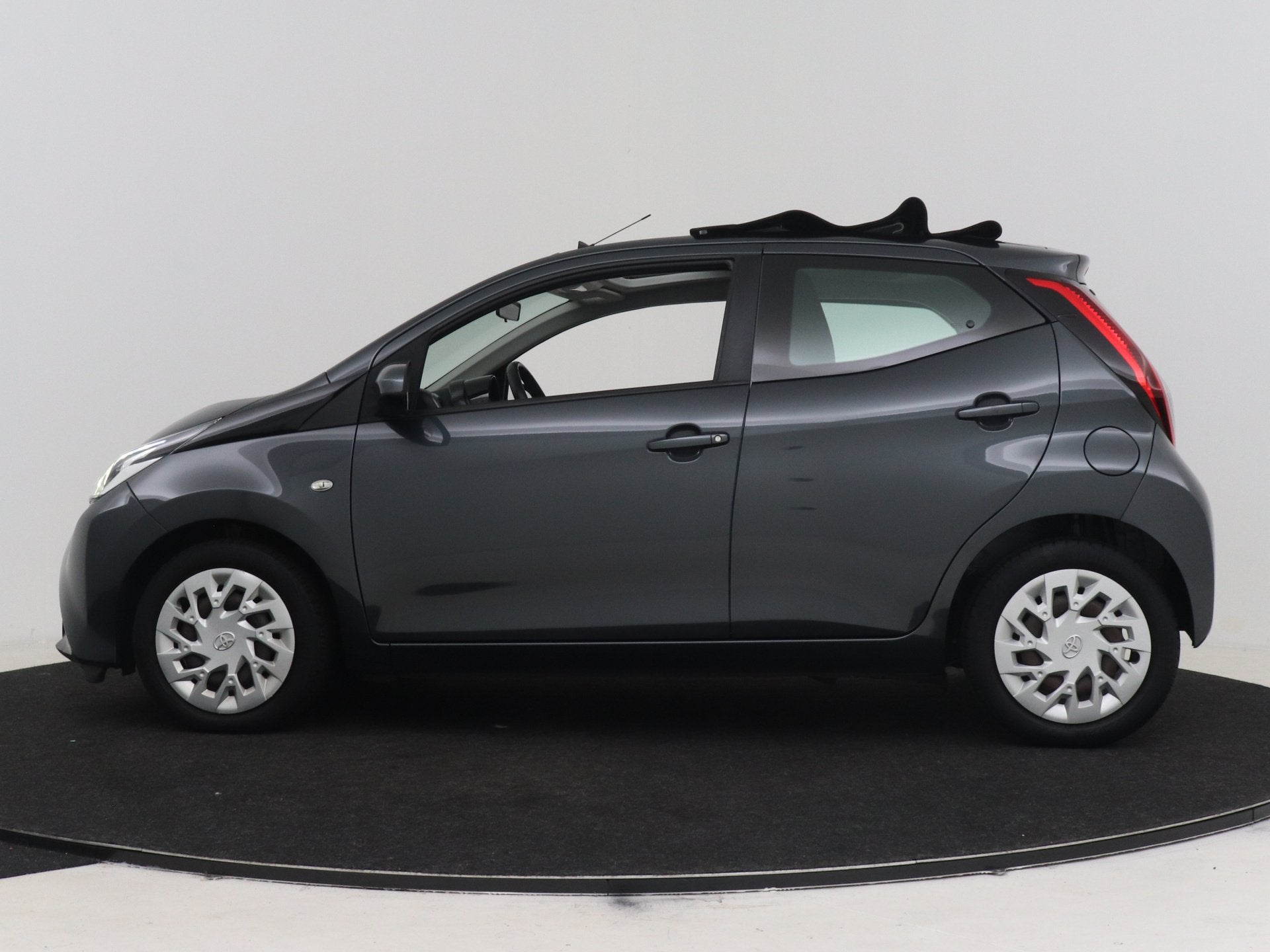 Toyota Aygo 1.0 VVT-i x-play Automaat | Cabrio | Apple carpl, Stof, Gebruikt, 4 stoelen, Origineel Nederlands