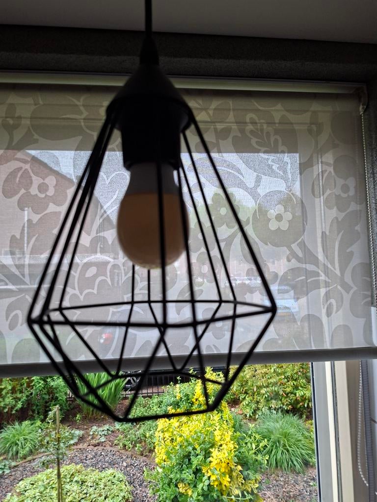 2 Moderne hanglampen met geometrisch design., 50 tot 75 cm, Ophalen of Verzenden, Zo goed als nieuw, Metaal