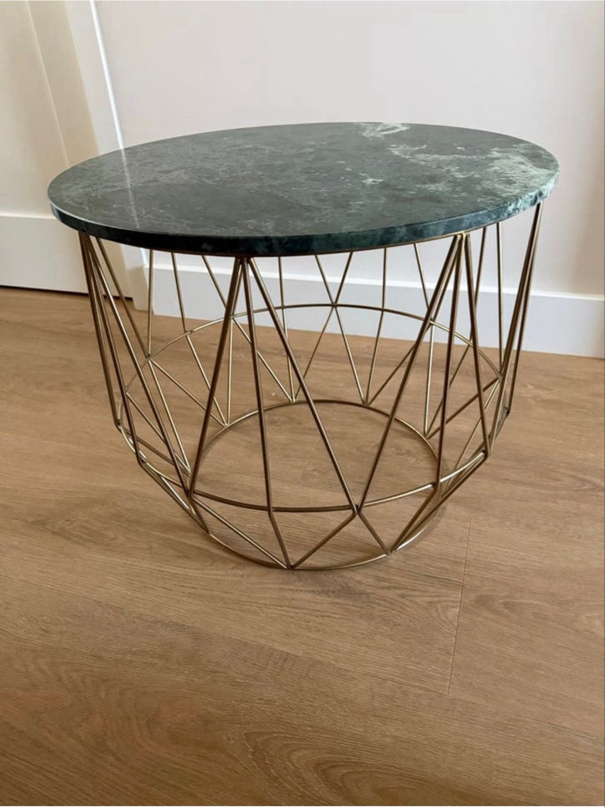 Salontafel/bijzettafel met marmeren blad en gouden onderstel, Ophalen, Minder dan 55 cm, Rond, Zo goed als nieuw