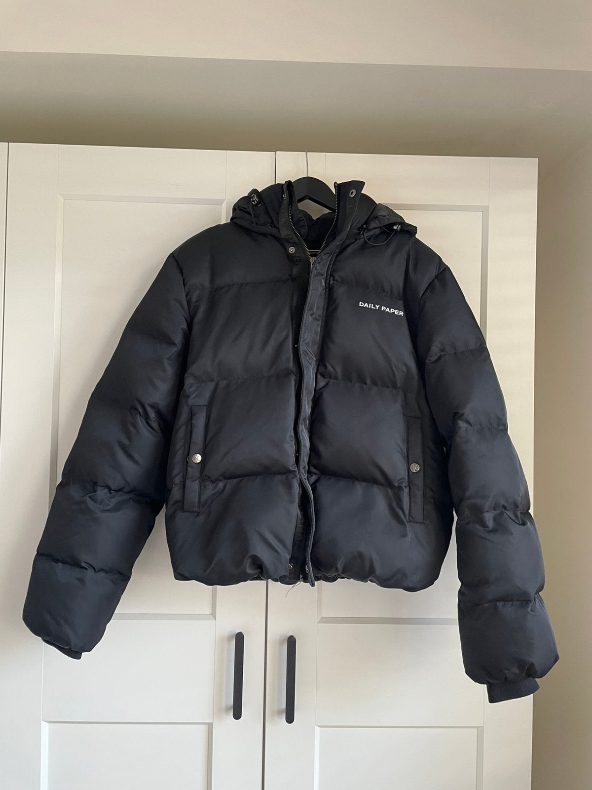 Puffer jas heren, daily paper, Ophalen of Verzenden, Zo goed als nieuw, Maat 48/50 (M), Zwart