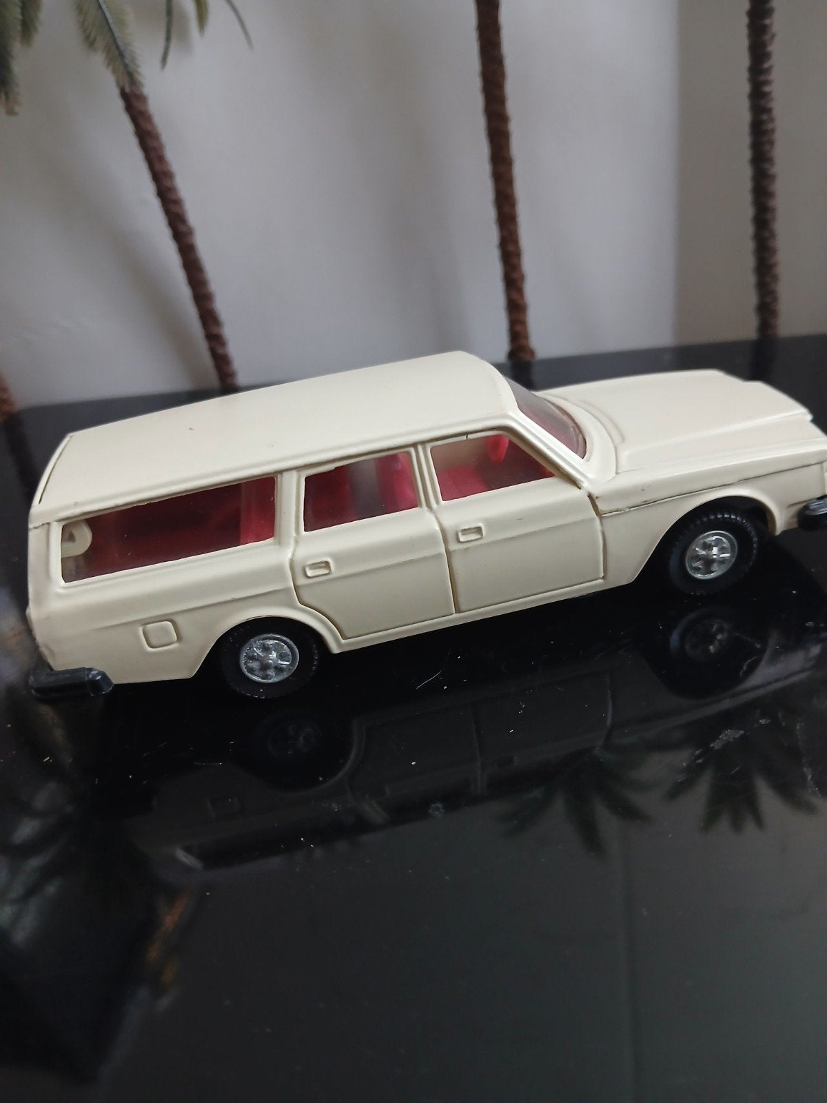 Volvo 265 estate car.  Dinky toys, Ophalen of Verzenden, Zo goed als nieuw, Auto, Dinky Toys