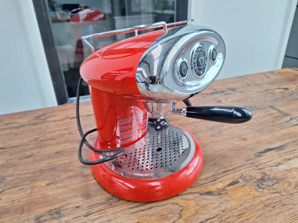Koffiecupmachine Illy Francis X7.1 Nieuw !, Ophalen, Koffiepads en cups, 4 tot 10 kopjes, Afneembaar waterreservoir