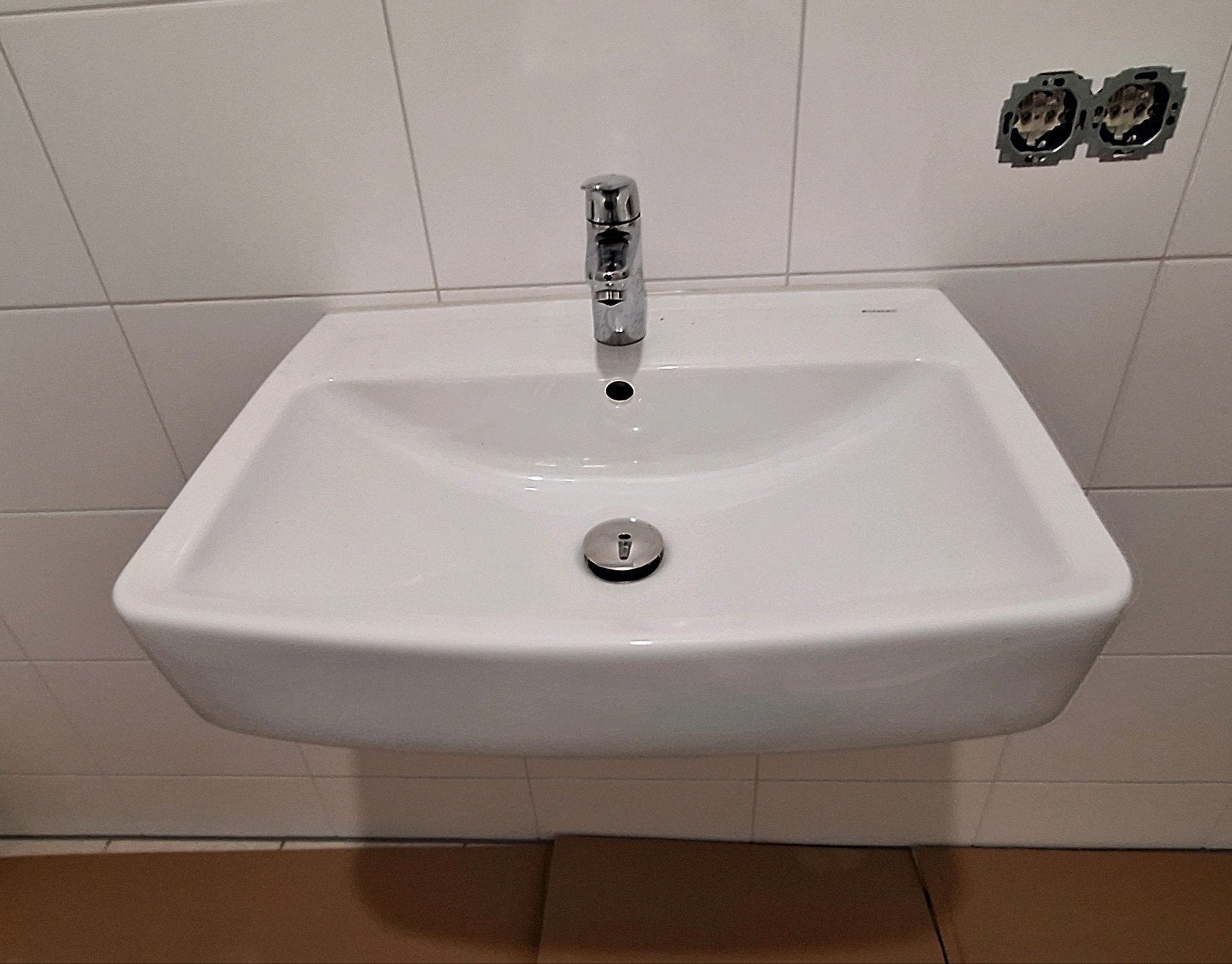 Gloednieuwe Geberit wastafel met Grohe kraan, Ophalen of Verzenden, Nieuw, Chroom, Wastafel