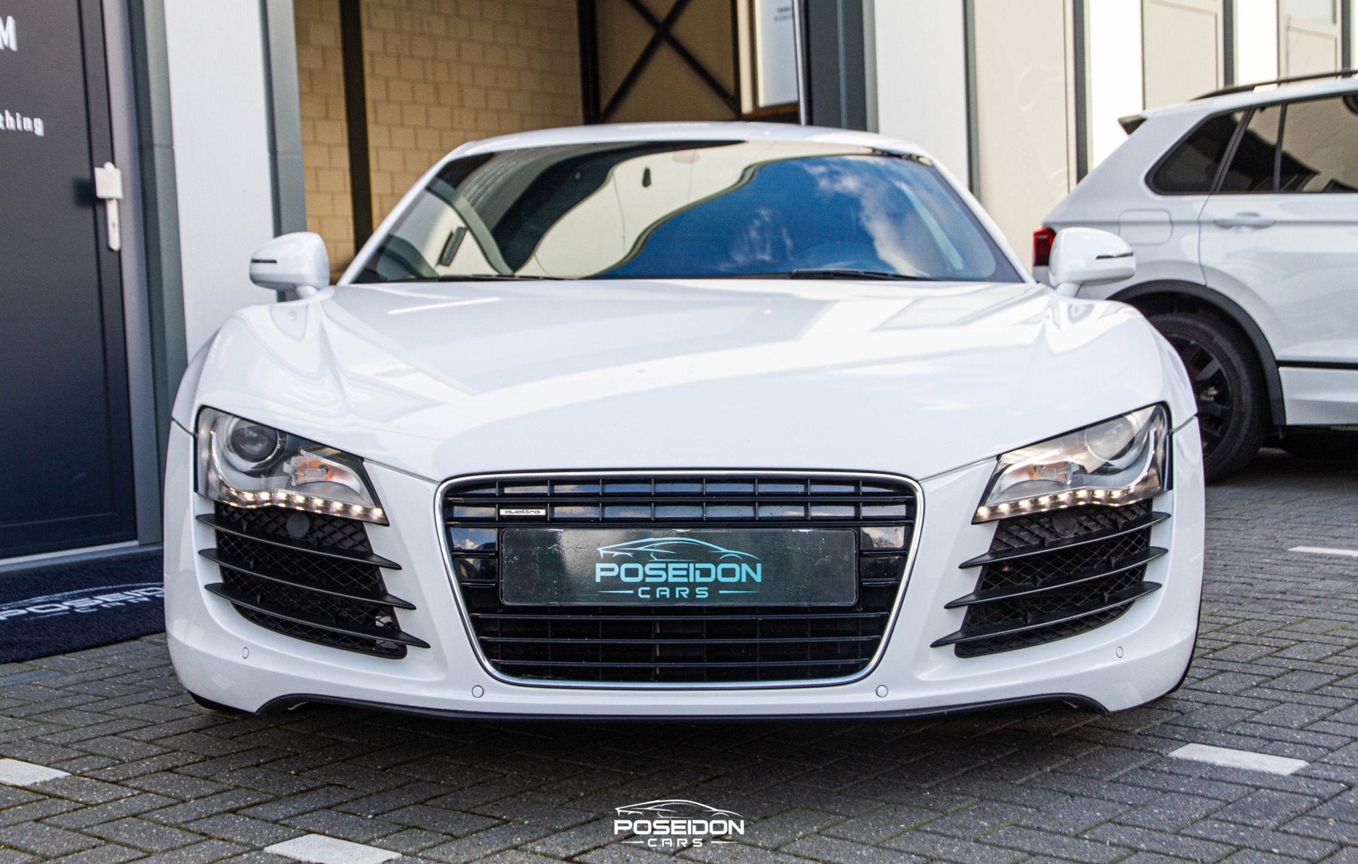 Audi R8 4.2 V8 FSI QUATTRO | B&O | CARBON | A. CAMERA, Auto's, Audi, Automaat, Parkeersensor, Gebruikt, Wit