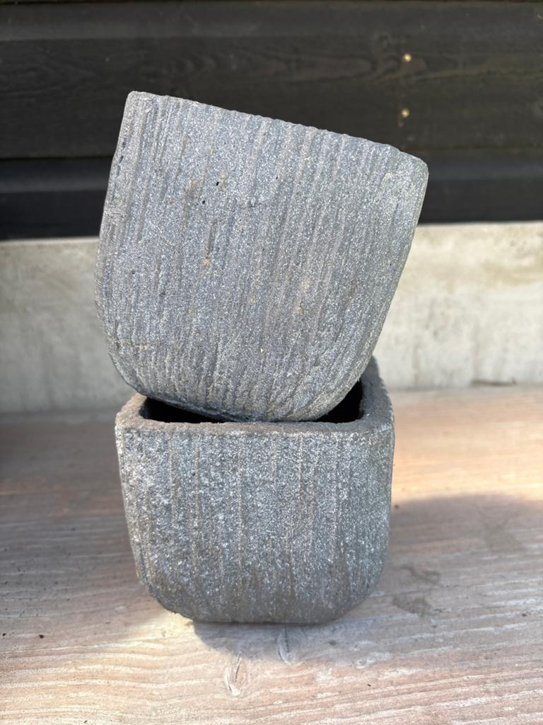 Set van 2 robuuste stenen plantenpotten, Tuin en Terras, Ophalen, Gebruikt, Vierkant, Binnen