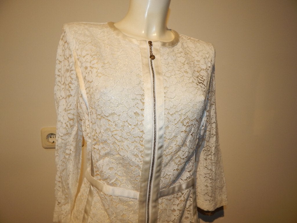 Elisabetta Franchi kant vest jasje room wit merk bedel I42, Wit, Zo goed als nieuw, Maat 36 (S), Elisabetta Franchi