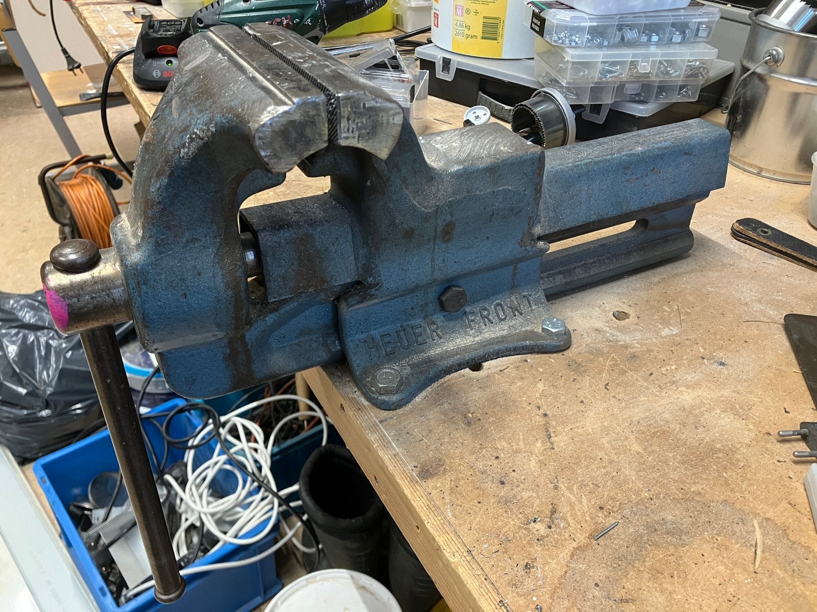 Zware Brockhaus bankschroef, Doe-het-zelf en Verbouw, Gereedschap | Handgereedschap, Ophalen of Verzenden, Gebruikt