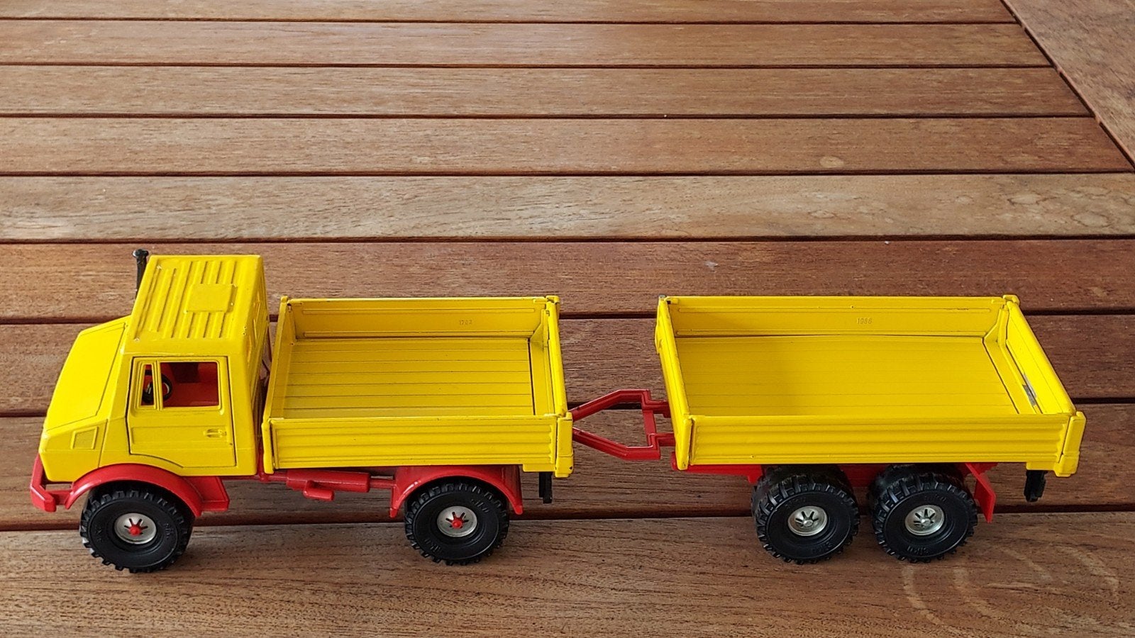 Mercedes-Benz Unimog U1500 met aanhanger, Siku, 1:27, Ophalen of Verzenden, Gebruikt, Bus of Vrachtwagen