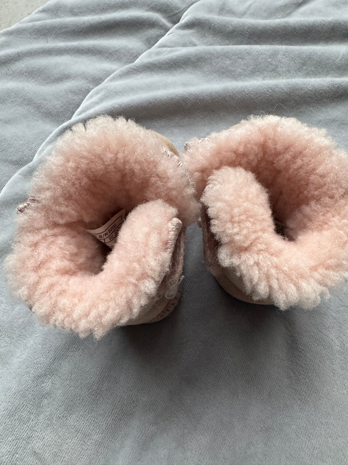 Roze UGG baby slofjes - Maat S, Gebruikt, Meisje, Ophalen of Verzenden, Laarzen