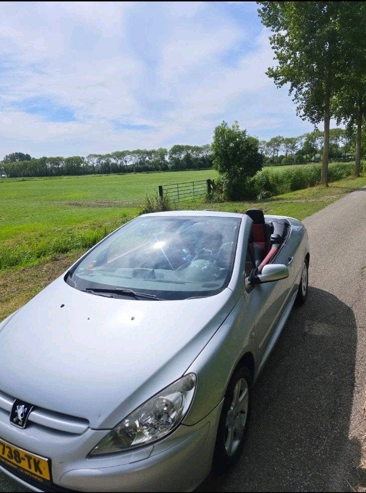 Peugeot 307CC 2.0 16V 136PK 143000km APK tot 4-9-2027, Voorwielaandrijving, 136 pk, 4 cilinders, Cabriolet