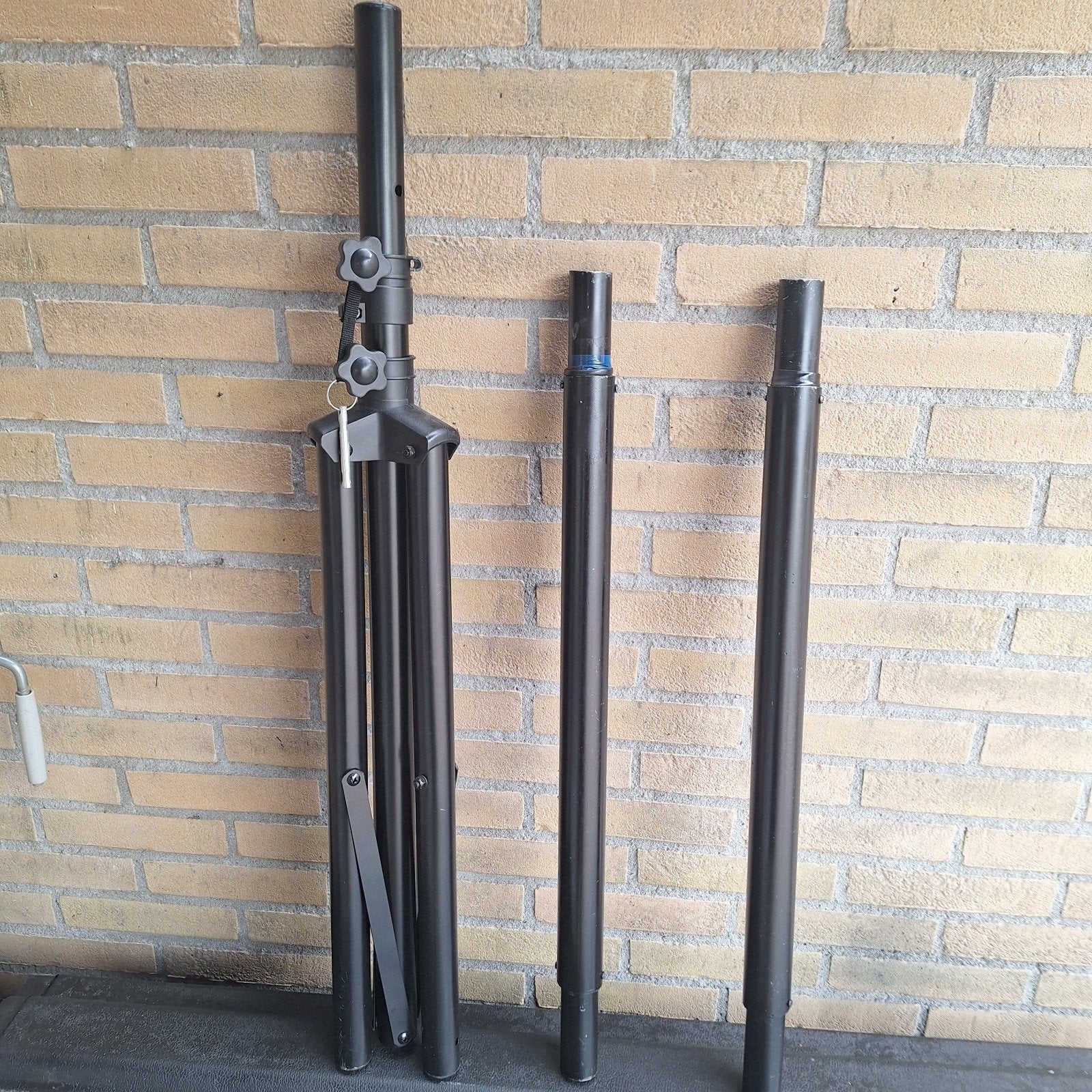 2 tussenpaaltjes , speakerstand, Muziek en Instrumenten, Ophalen of Verzenden, Zo goed als nieuw, Speaker