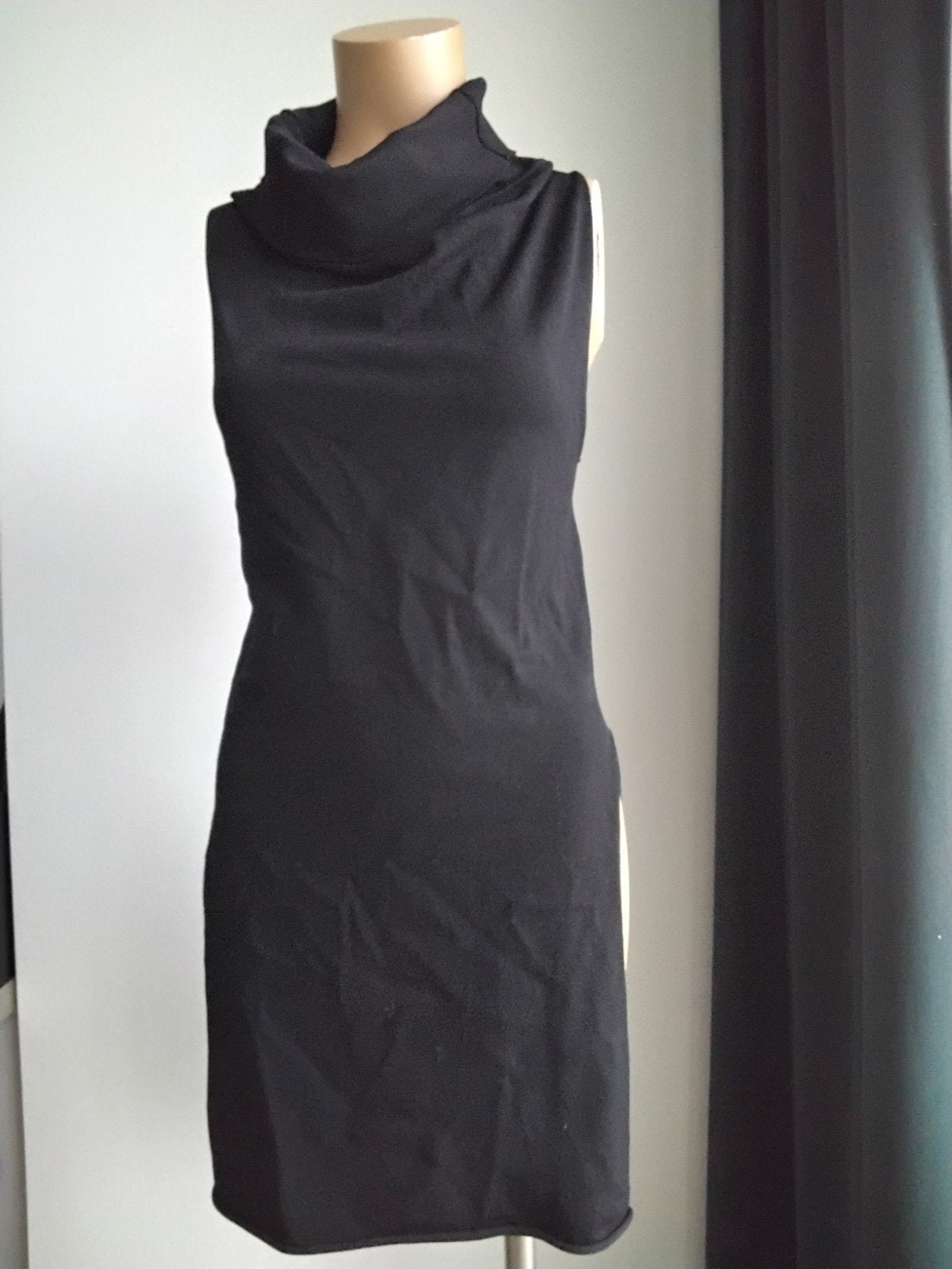 Sarah Pacini Zwarte Jurk met Col en Split, Maat 38/40 (M), Sarah Pacini, Zwart, Ophalen of Verzenden