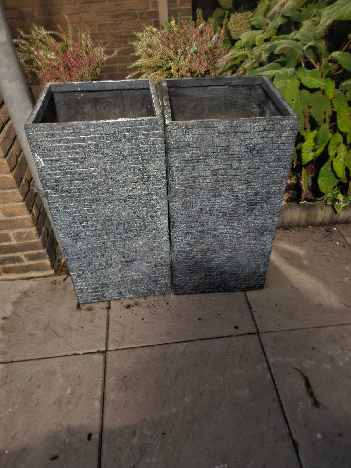 Twee grote, robuuste plantenbakken van steen, Tuin en Terras, Ophalen, Steen, Gebruikt, Vierkant