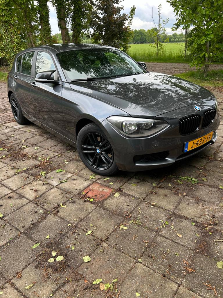 BMW 1-Serie 116I efficient dynamics 100KW 5DR 2012 Grijs, Auto's, BMW, Particulier, 1-Serie, ABS, Airbags, Airconditioning, Alarm