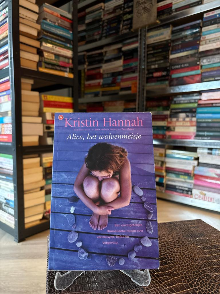 Kristin Hannah - Alice, het wolvenmeisje, Ophalen of Verzenden, Zo goed als nieuw