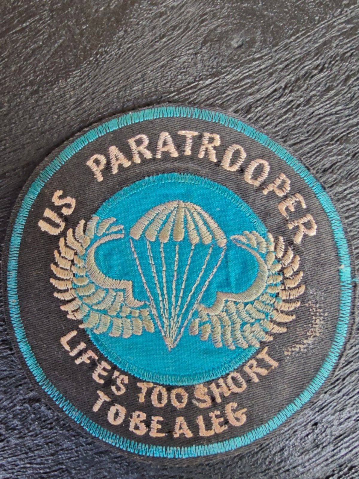 patch US paratrooper "Life's Too Short to Be a Leg"., Verzenden, Landmacht, Amerika, Embleem of Badge