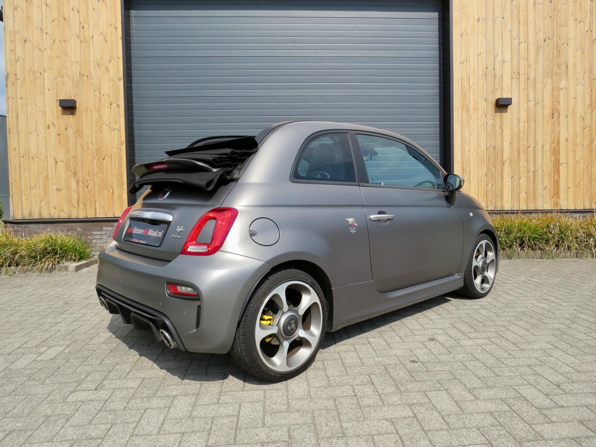 Fiat 500 C Abarth 595 Turismo mat grijs *Leder*Carplay*Uniek, Voorwielaandrijving, 15 km/l, Gebruikt, 4 cilinders
