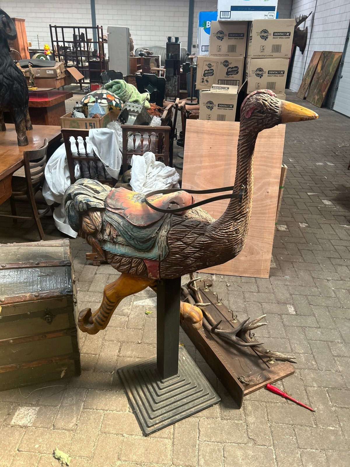 Antieke houten carrousel struisvogel, Ophalen