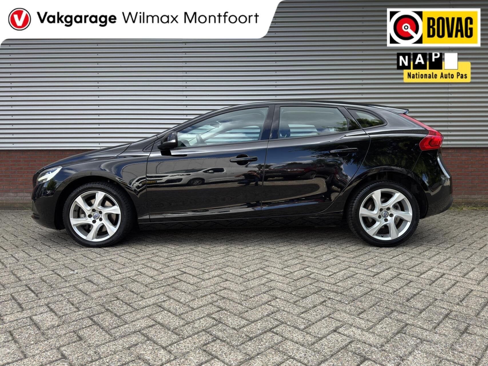 Volvo V40 1.5 T2 Polar+|LED|Stoelverwarming|Trekhaak|Navi|Au, Stof, Euro 6, Origineel Nederlands, Bedrijf