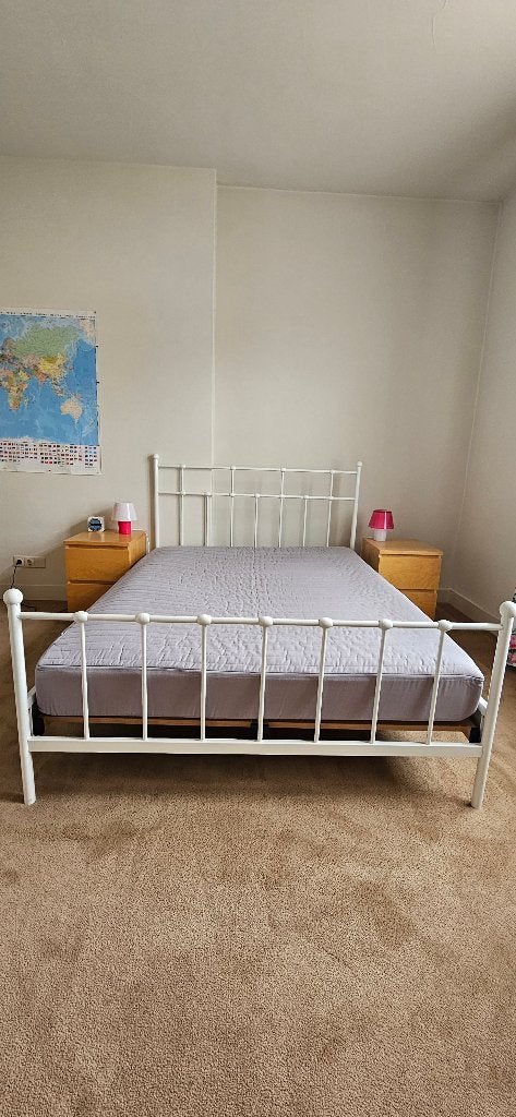 Stalen bed met lattenbodem, dekbed en matras., Ophalen, Wit, Tweepersoons, 140 cm