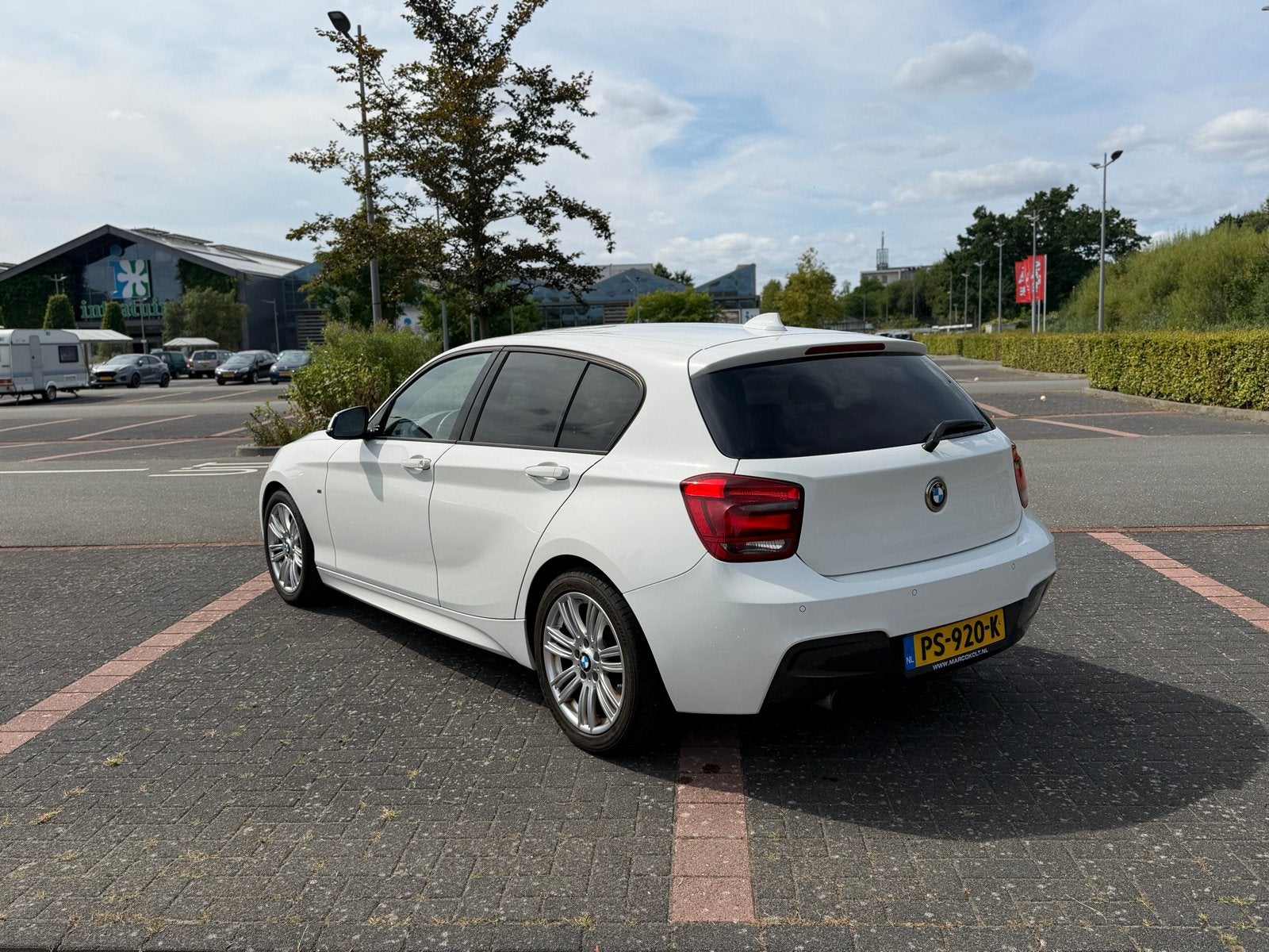 BMW 1-Serie 114I 75KW 5-DR 2014 Wit, 1-Serie, Achterwielaandrijving, 4 cilinders, Wit