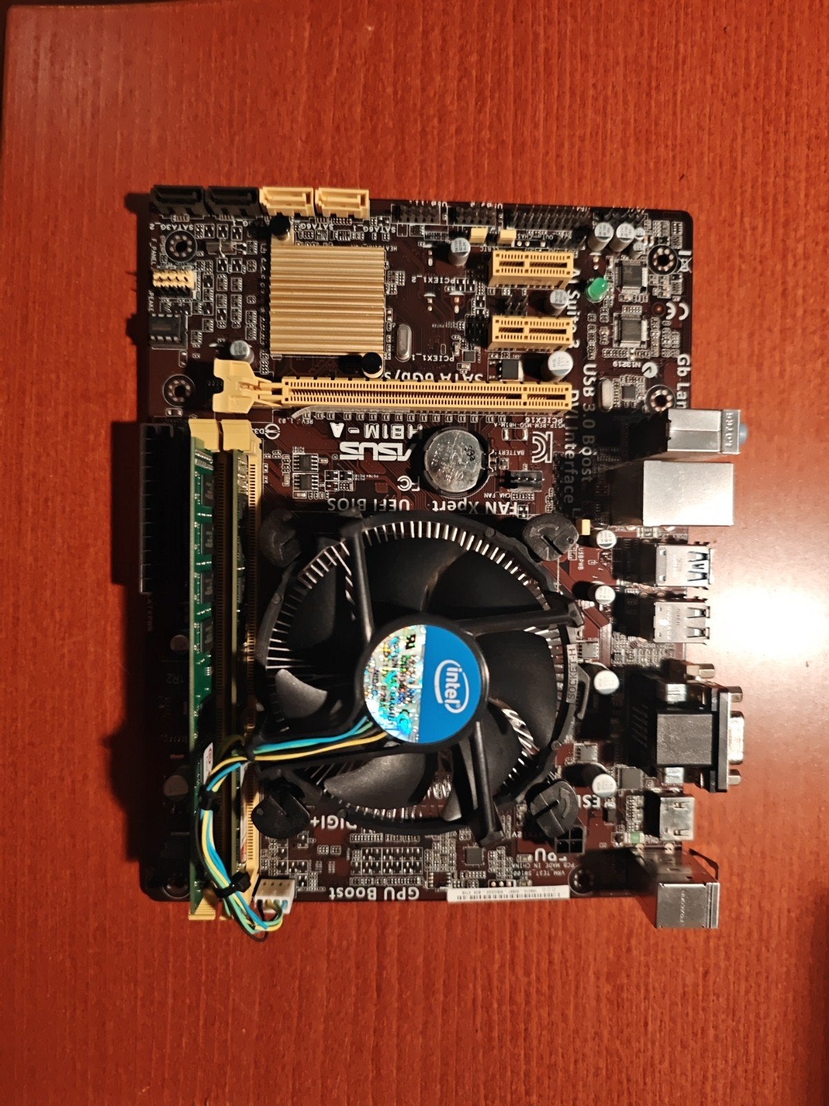 ASUS H81M-A moederbord met Intel CPU en i3 processor., Computers en Software, Gebruikt, DDR3, Ophalen of Verzenden, Micro-ATX
